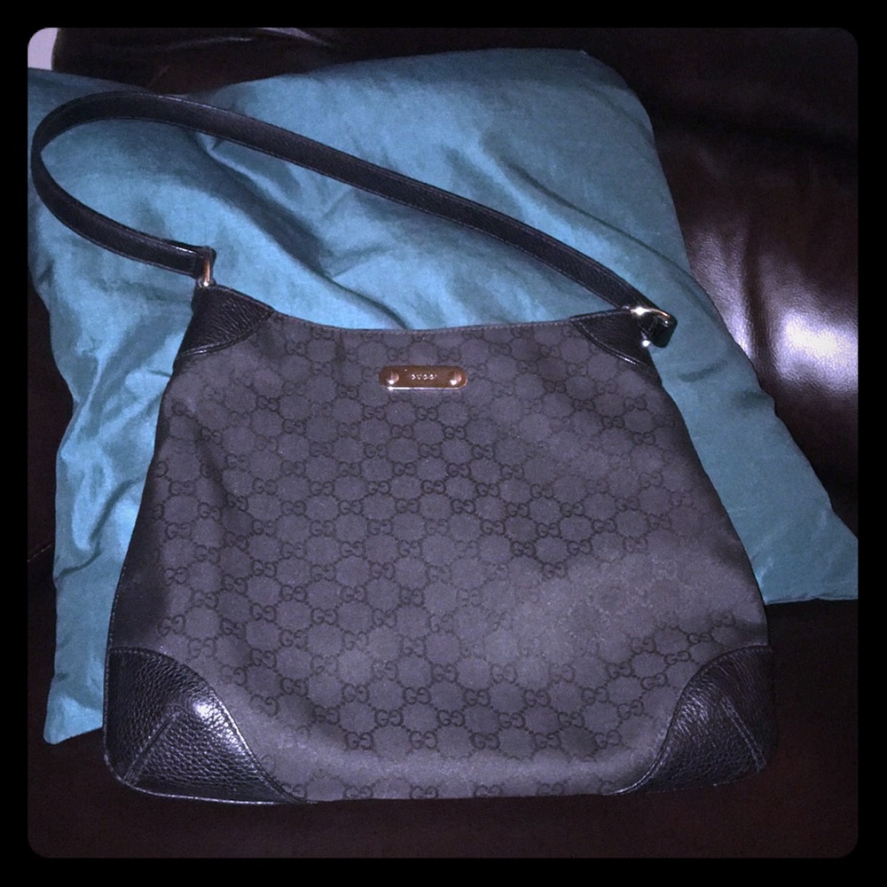 Authentic. Gucci monogram shoulder bag